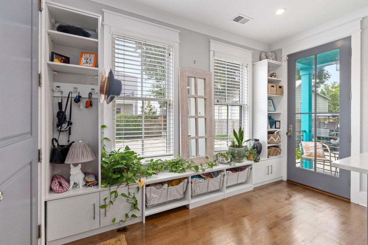 3 1/2 Maranda Holmes Street Photo 8