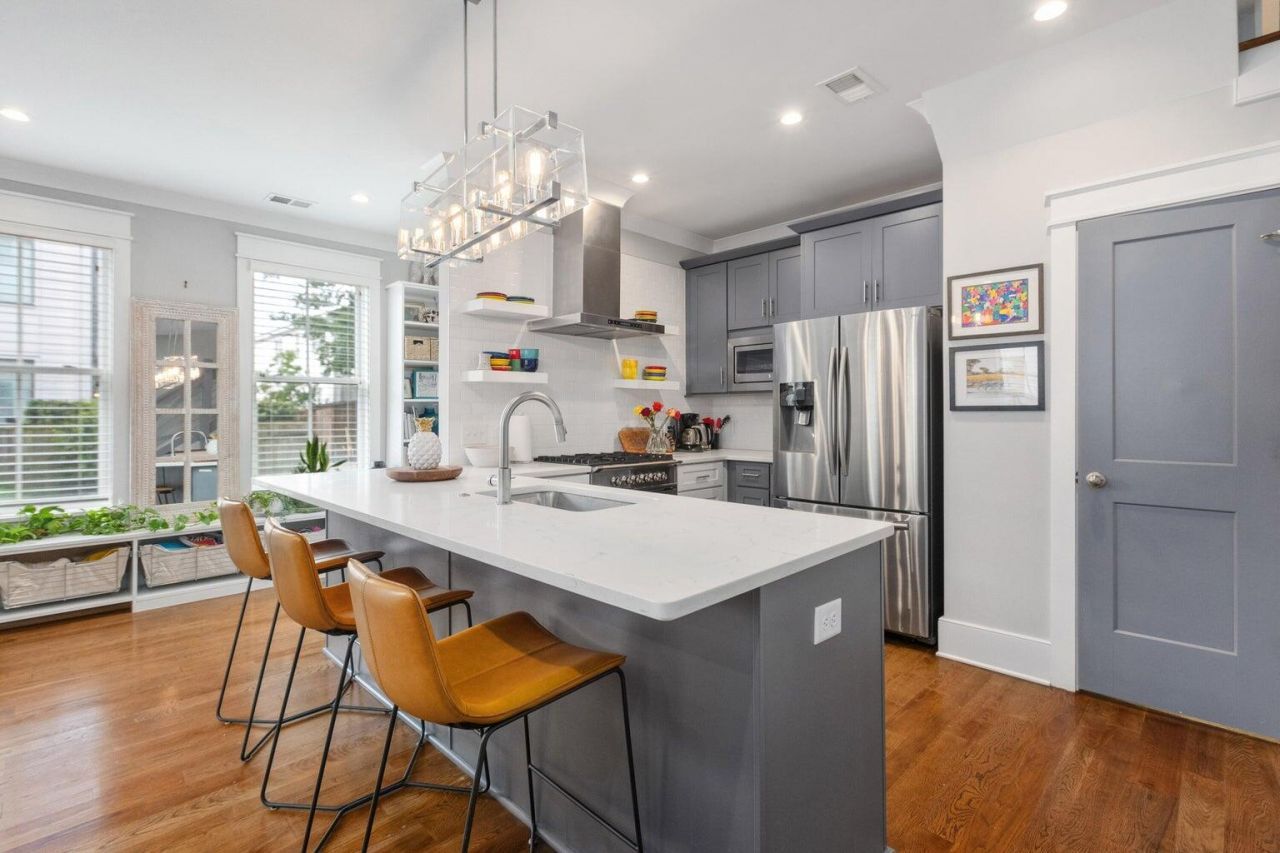 3 1/2 Maranda Holmes Street Photo 9