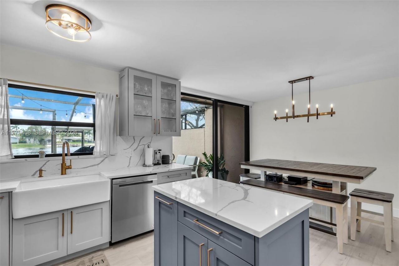 1305 NW 122nd Ter , Pembroke Pines, FL 33026 Photo