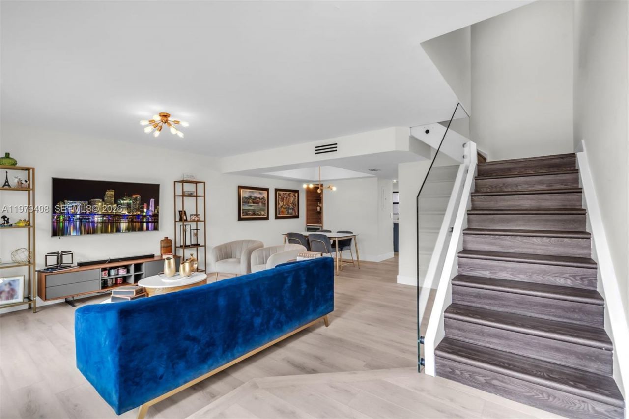 1305 NW 122nd Ter , Pembroke Pines, FL 33026 Photo