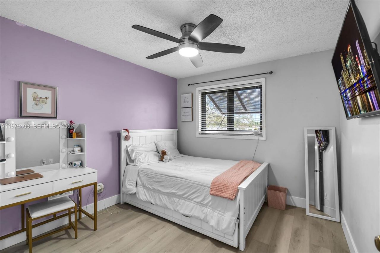 1305 NW 122nd Ter, Pembroke Pines, FL 33026 Photo