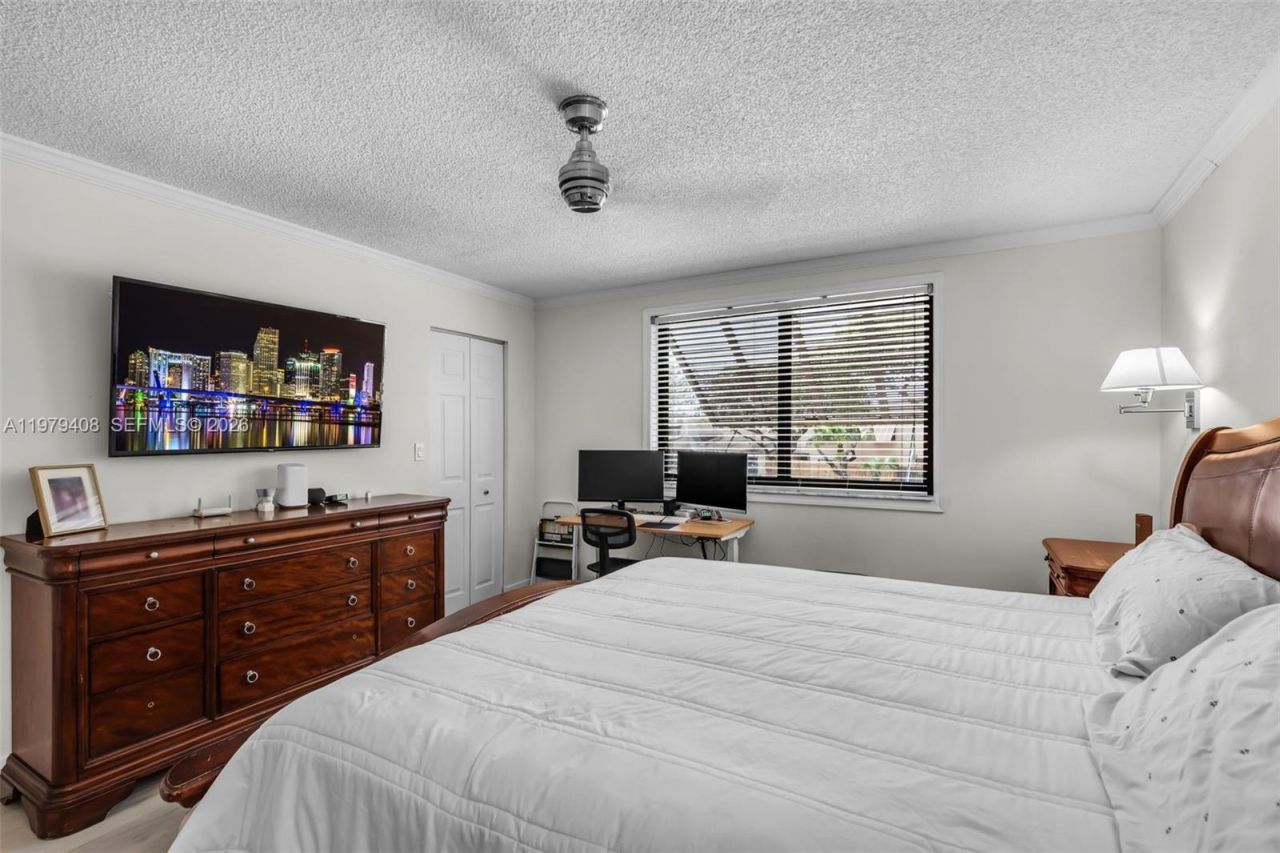 1305 NW 122nd Ter , Pembroke Pines, FL 33026 Photo