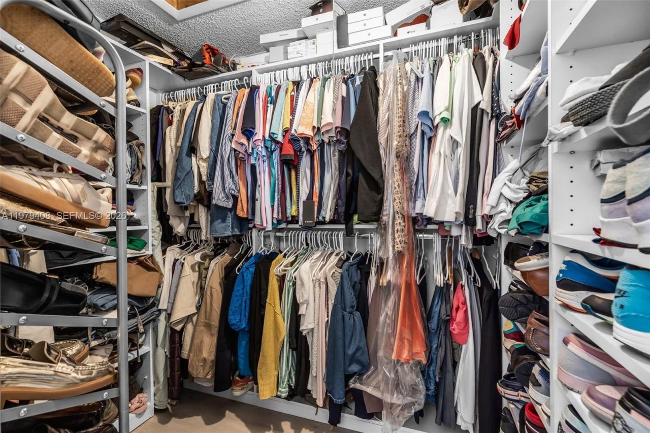 1305 NW 122nd Ter, Pembroke Pines, FL 33026 Photo