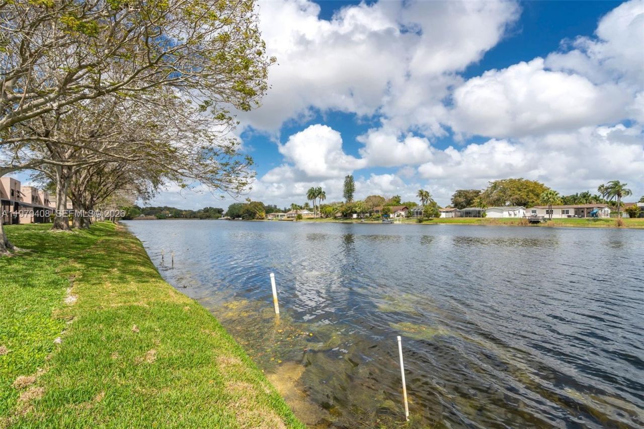 1305 NW 122nd Ter , Pembroke Pines, FL 33026 Photo