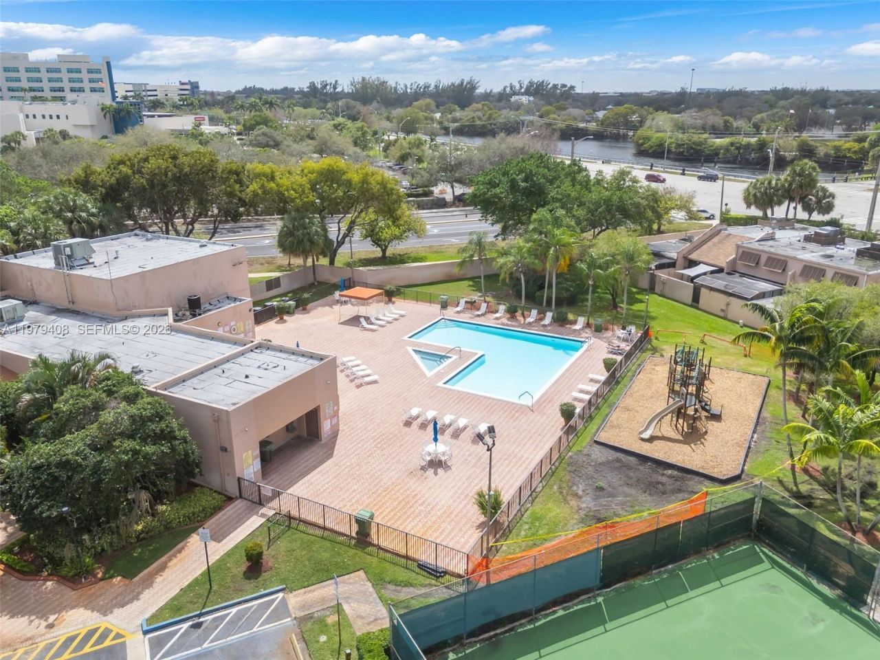 1305 NW 122nd Ter, Pembroke Pines, FL 33026 Photo