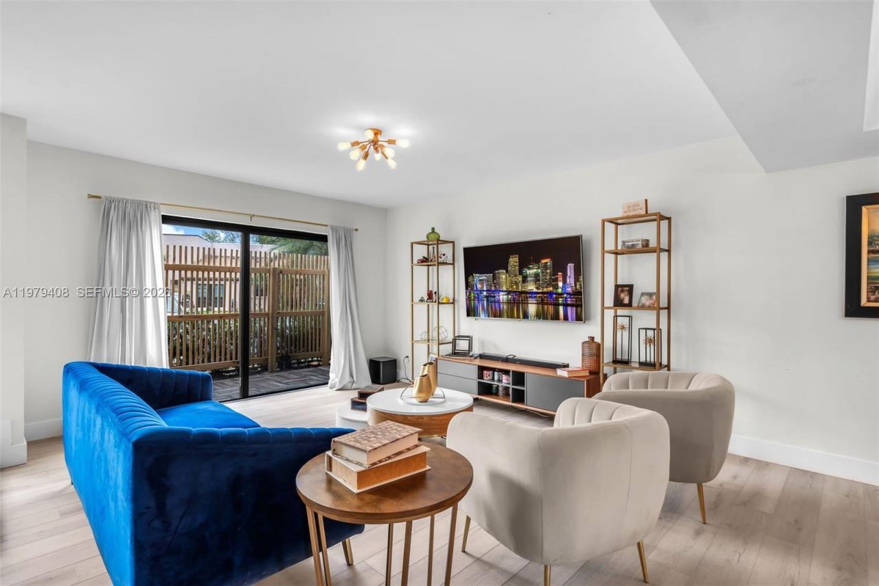 1305 NW 122nd Ter , Pembroke Pines, FL 33026 Photo