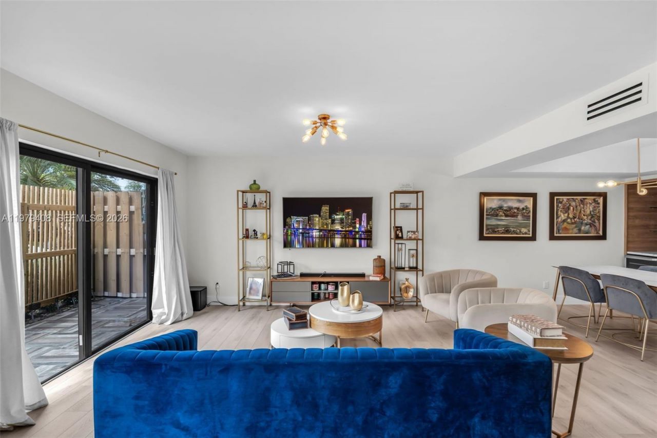 1305 NW 122nd Ter, Pembroke Pines, FL 33026 Photo