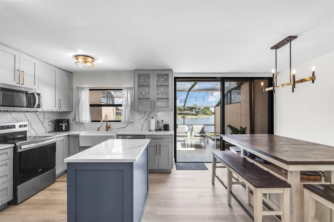 1305 NW 122nd Ter , Pembroke Pines, FL 33026 Photo