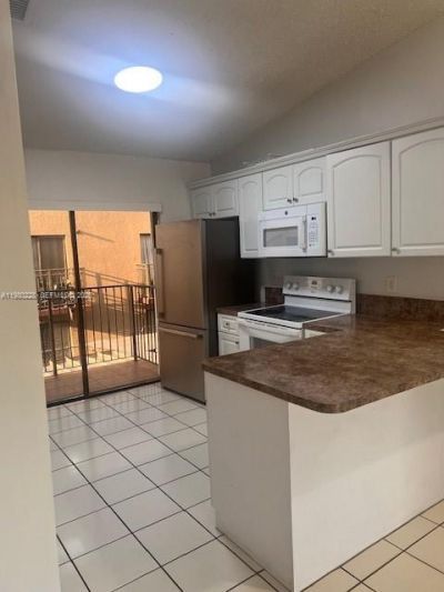 2815 W 76th St, Unit 202-17, Hialeah, FL 33018 Photo