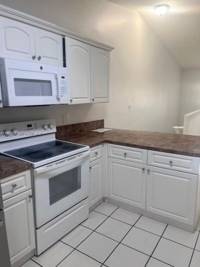 2815 W 76th St, Unit 202-17, Hialeah, FL 33018 Photo