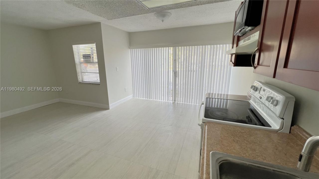 9331 SW 4th St , Unit 101A, Miami, FL 33174 Photo