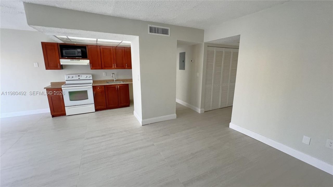 9331 SW 4th St , Unit 101A, Miami, FL 33174 Photo