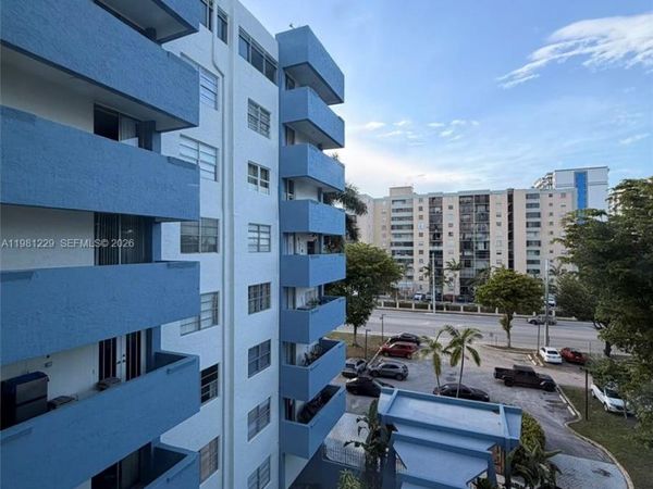 5050 NW 7th St, Unit 511, Miami, FL 33126