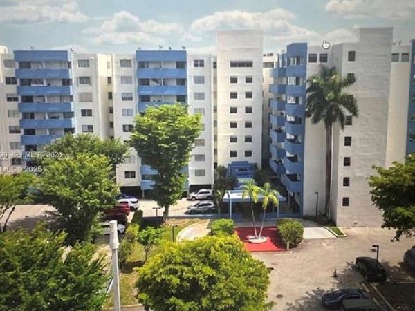 5050 NW 7th St , Unit 511, Miami, FL 33126