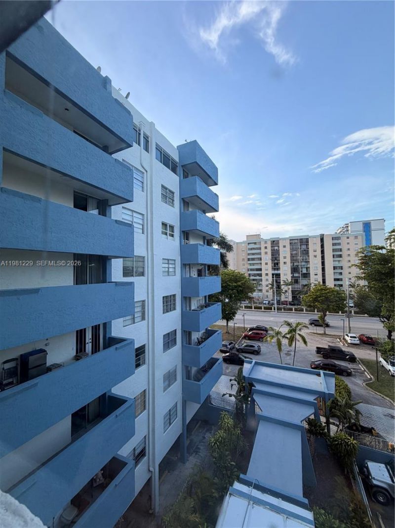 5050 NW 7th St, Unit 511, Miami, FL 33126 Photo