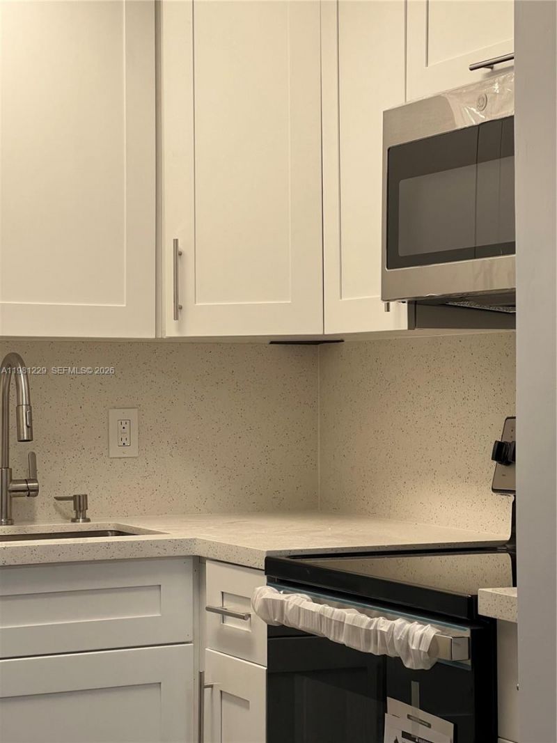 5050 NW 7th St , Unit 511, Miami, FL 33126 Photo