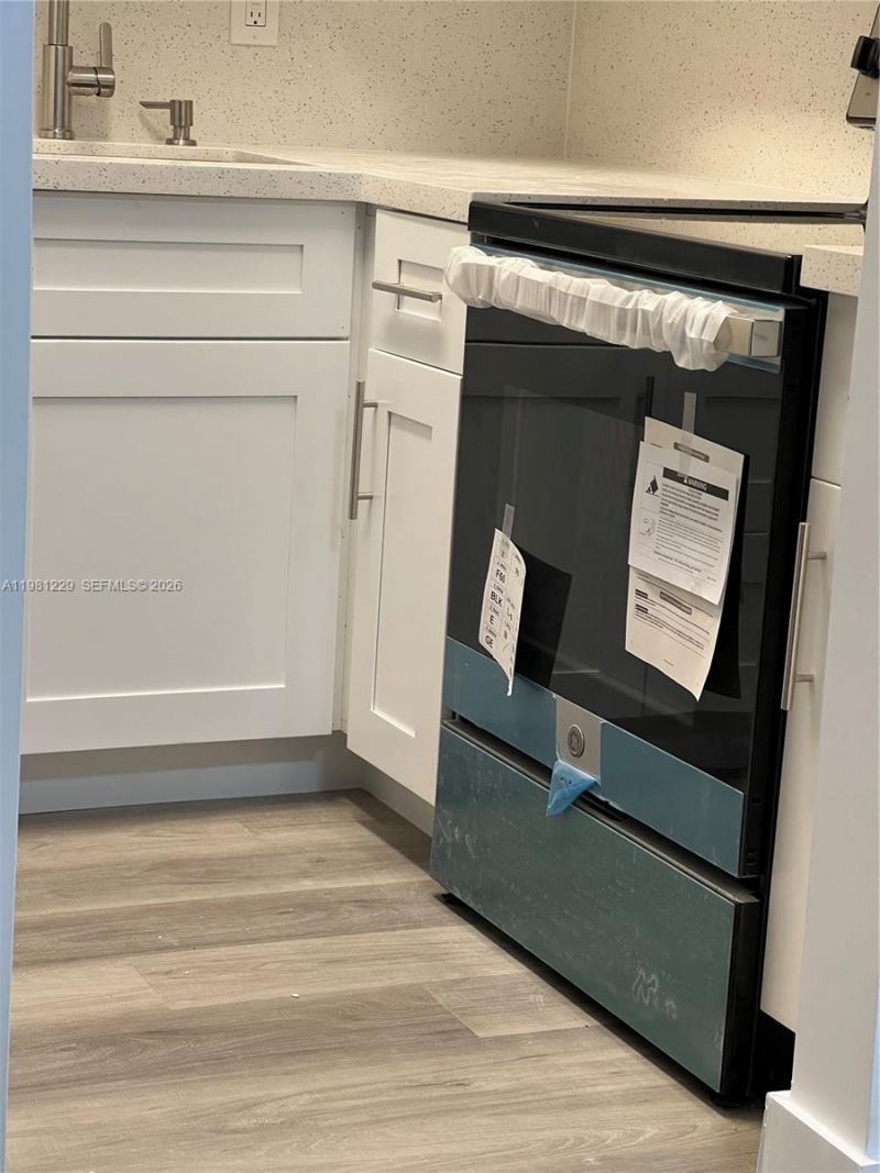 5050 NW 7th St , Unit 511, Miami, FL 33126 Photo