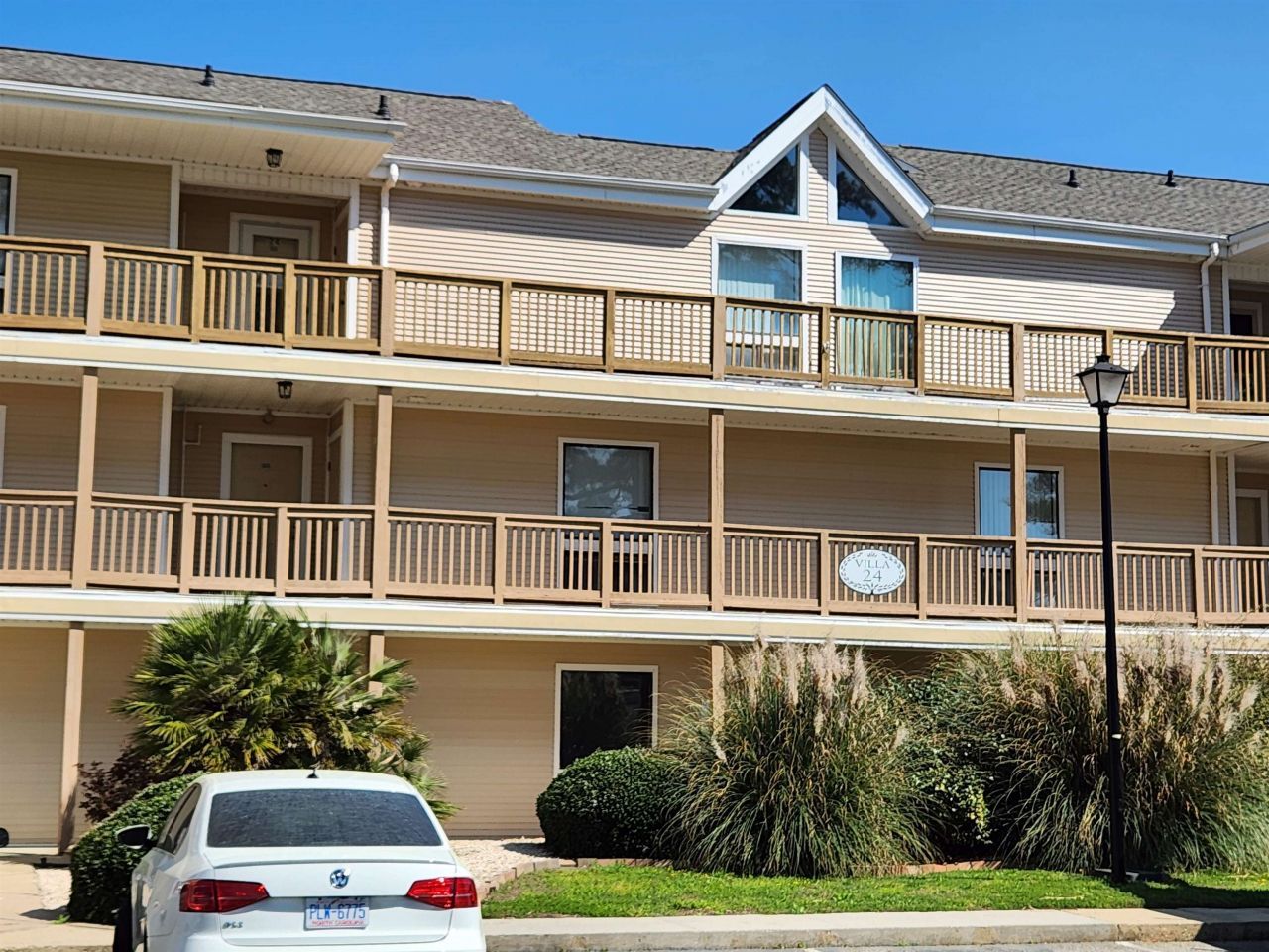 1025 Plantation Dr. W Photo 4