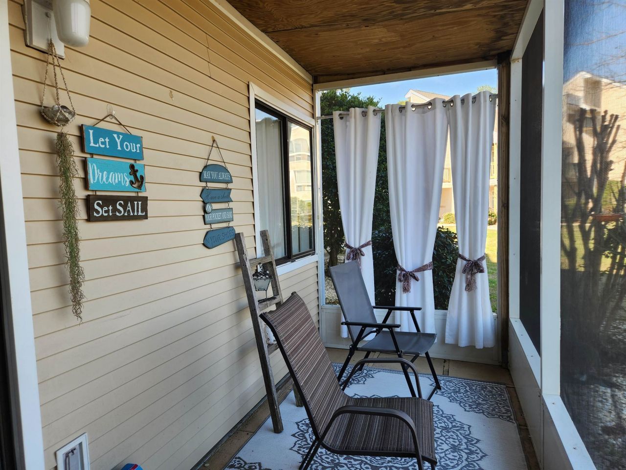 1025 Plantation Dr. W Photo 8