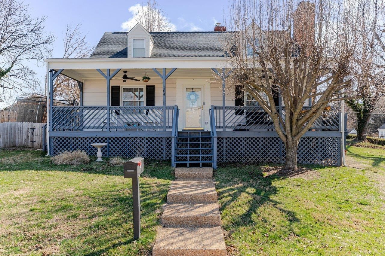 104 JACKSON AVE primary photo