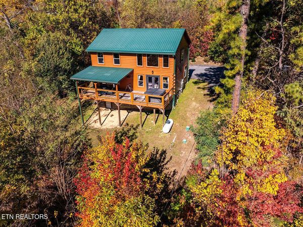1032 Twin Oaks Rd, Gatlinburg, TN 37738