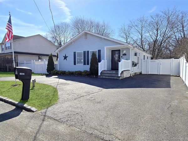 1462 Claas Avenue , Holbrook, NY 11741