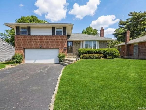 4 Birchwood Park Drive , Syosset, NY 11791