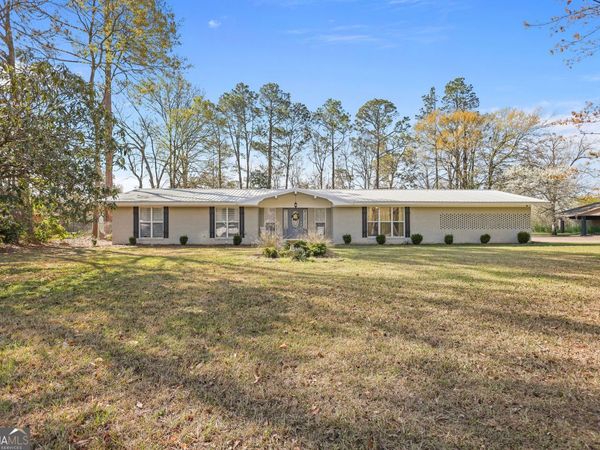 121 Glynn Street, Jesup, GA 31545