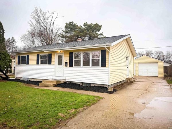 876 Hiawatha Drive, Elkhart, IN 46517