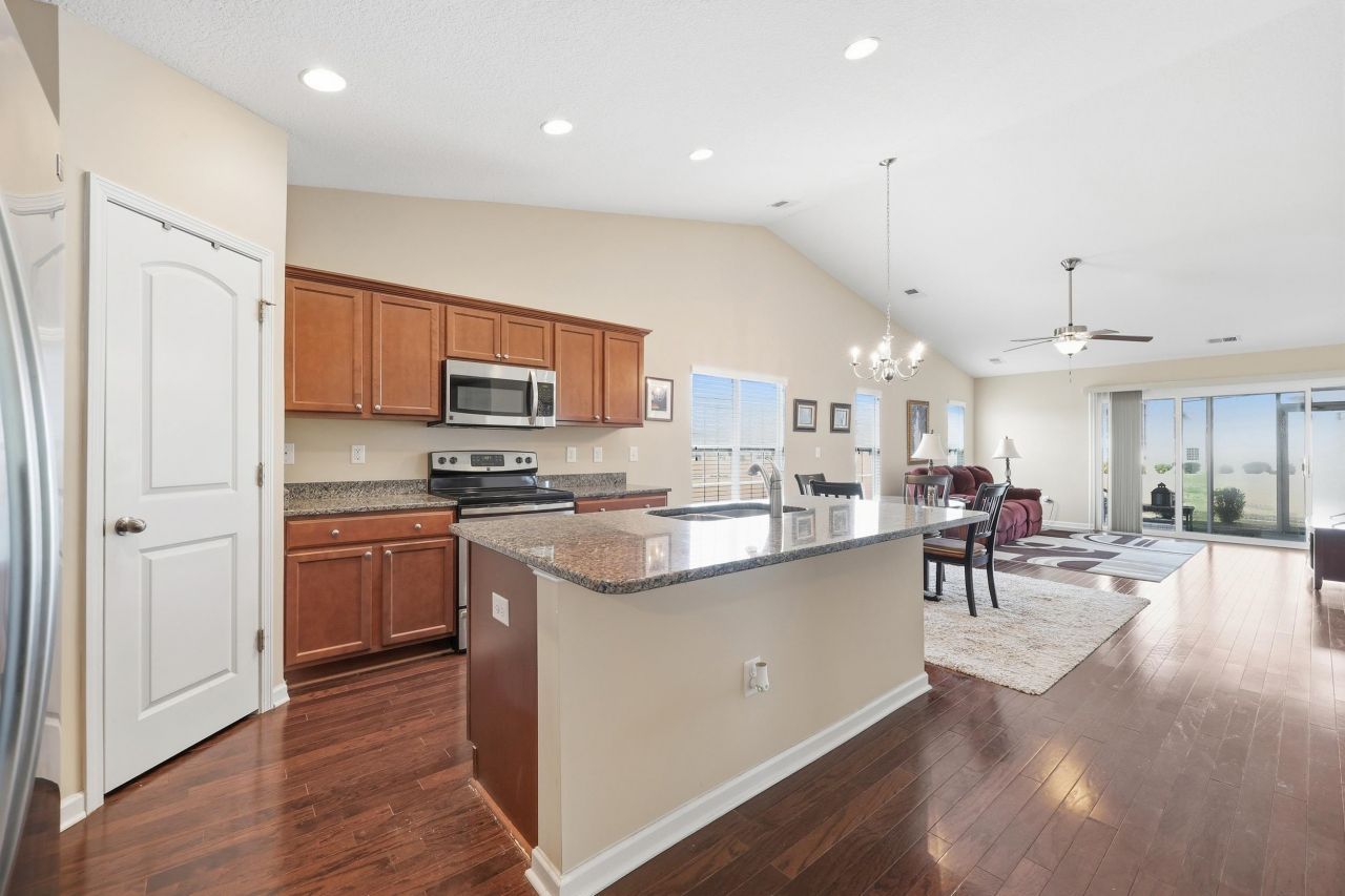 932 Tullamore Ct. Photo 4