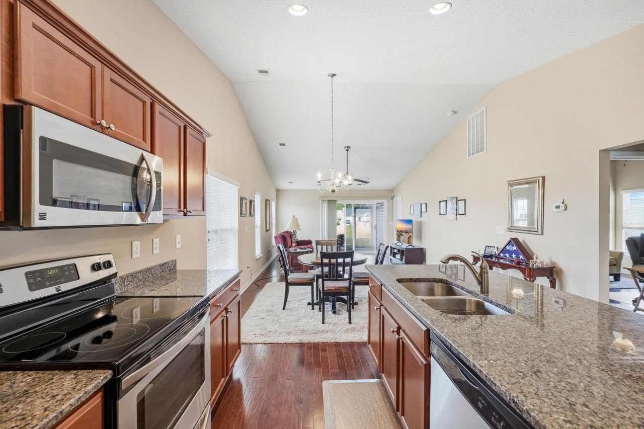 932 Tullamore Ct. Photo 7