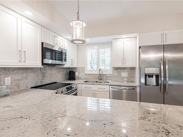 746 Eagle Creek DR W, Unit 104, NAPLES, fl 34113