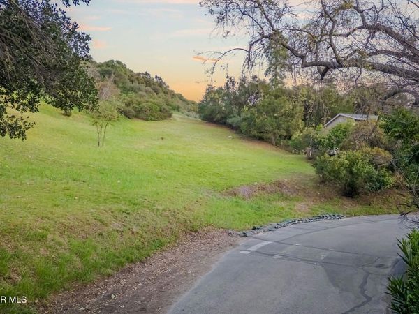 44 Upper Lake Road, Lake Sherwood, CA 91361