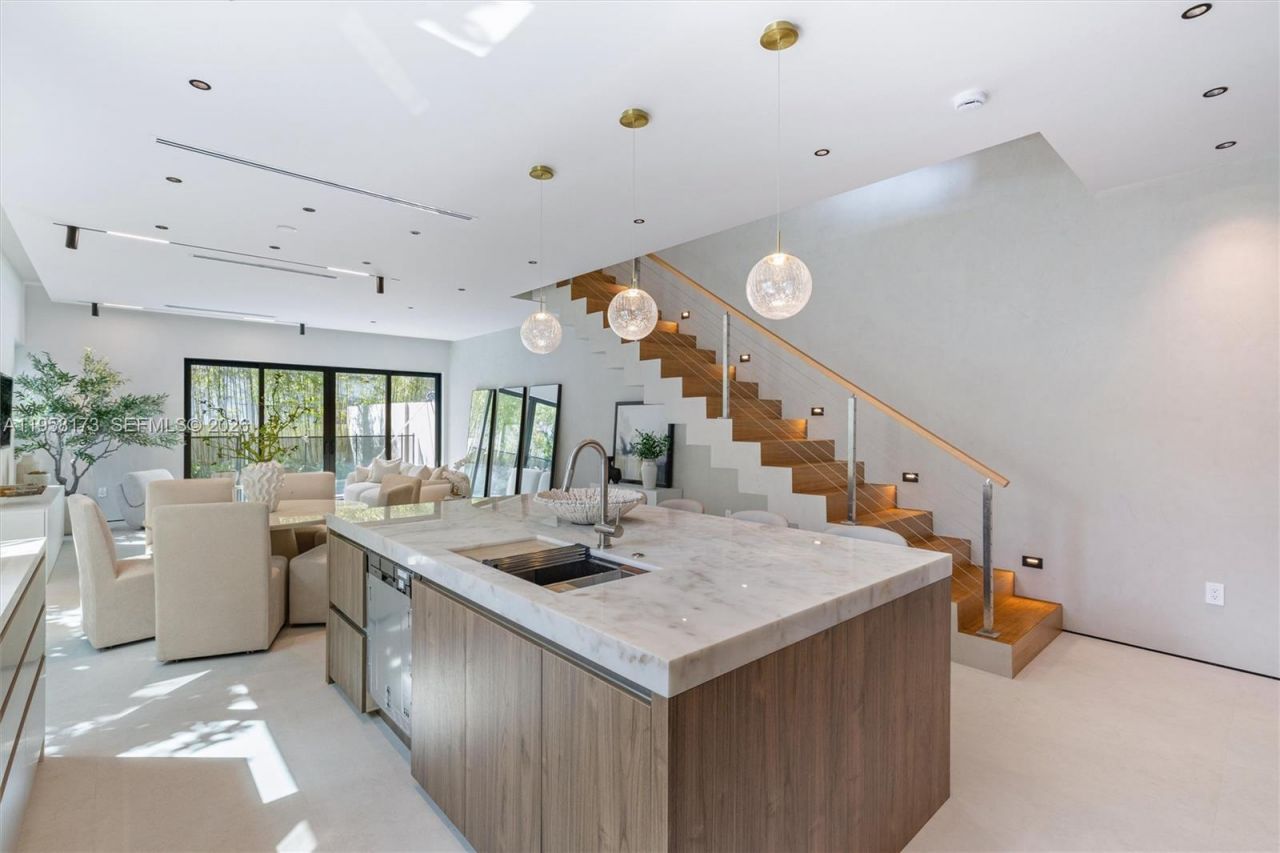 1746 SW 21st Ter, Unit Left, Miami, FL 33145 Photo