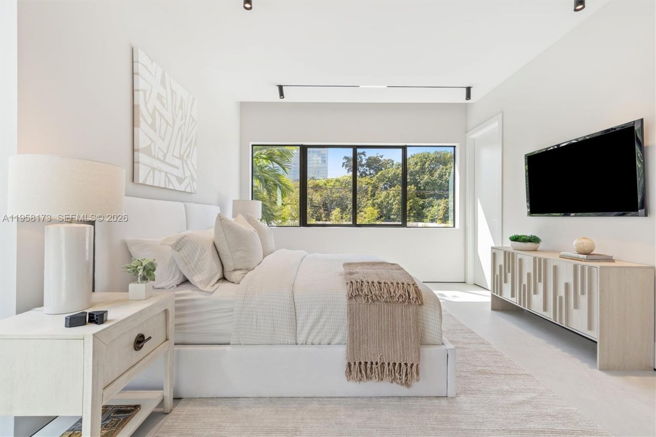 1746 SW 21st Ter, Unit Left, Miami, FL 33145 Photo