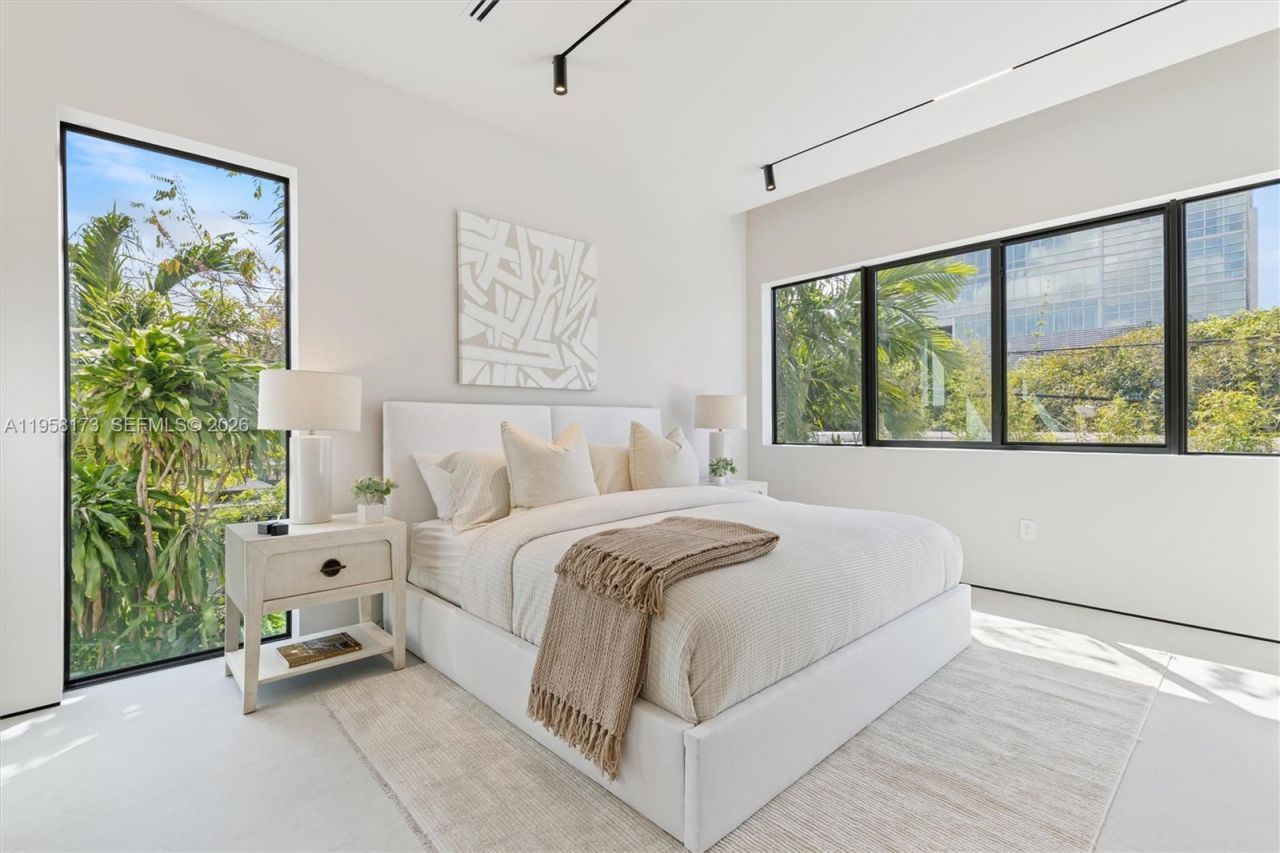 1746 SW 21st Ter, Unit Left, Miami, FL 33145 Photo