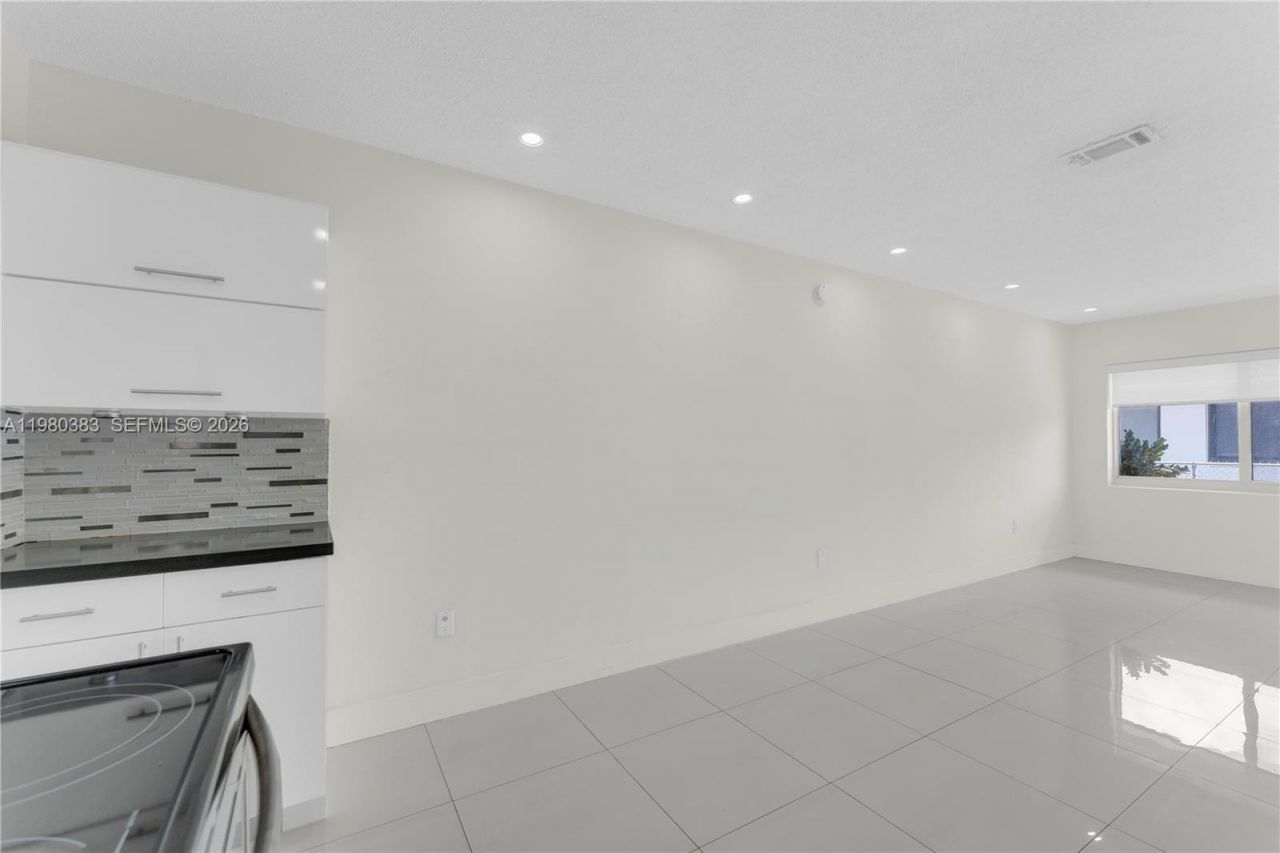 5271 NW 5th St, Unit 5271, Miami, FL 33126 Photo