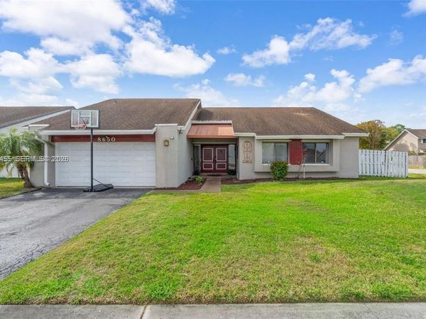 8650 NW 46th Ct , Lauderhill, FL 33351