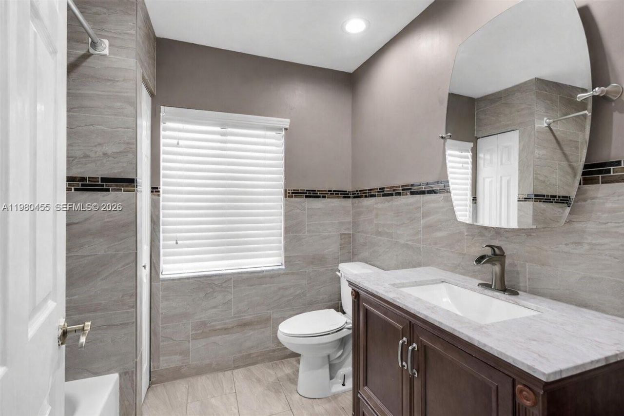 8650 NW 46th Ct, Lauderhill, FL 33351 Photo