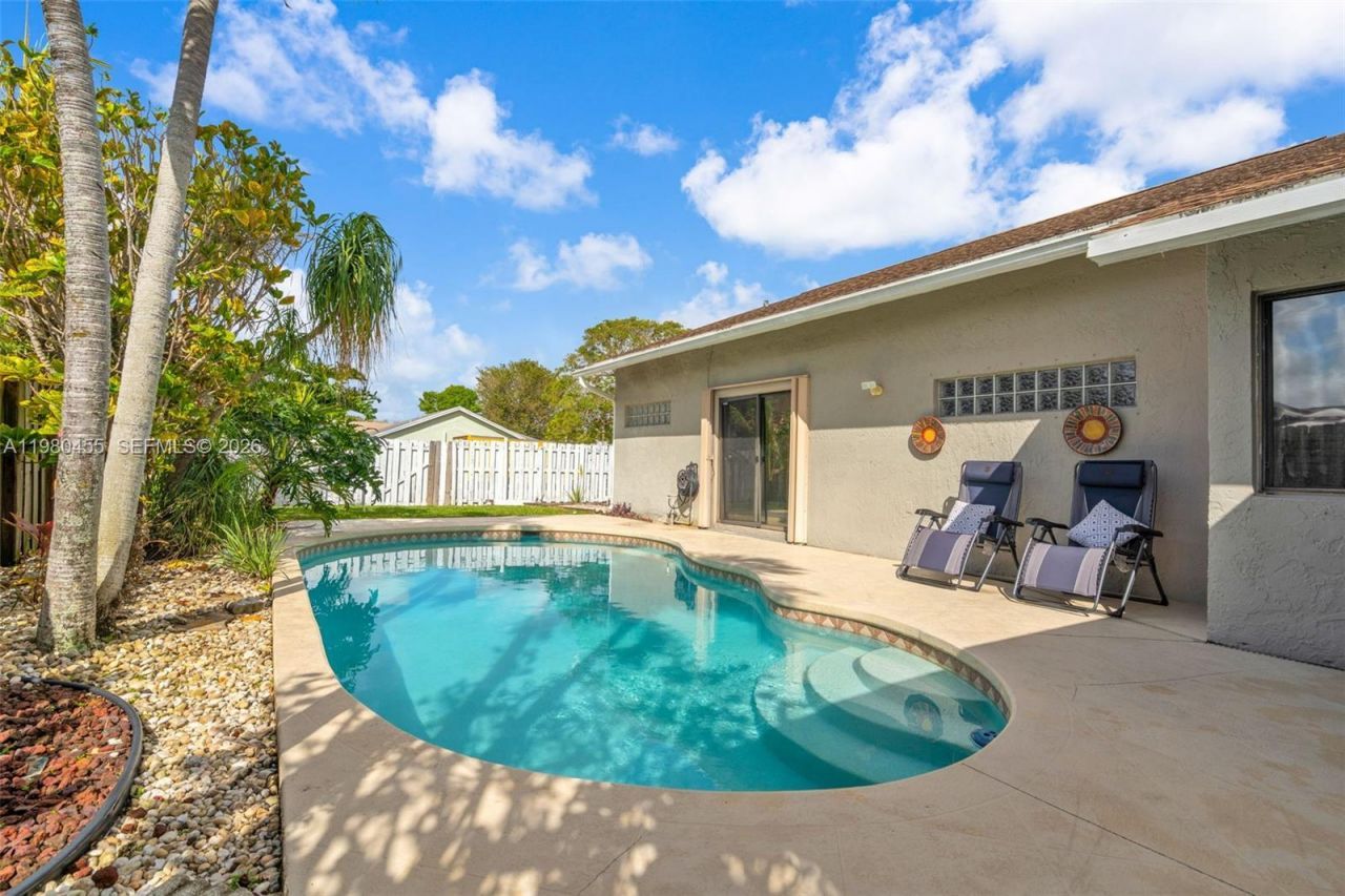 8650 NW 46th Ct, Lauderhill, FL 33351 Photo