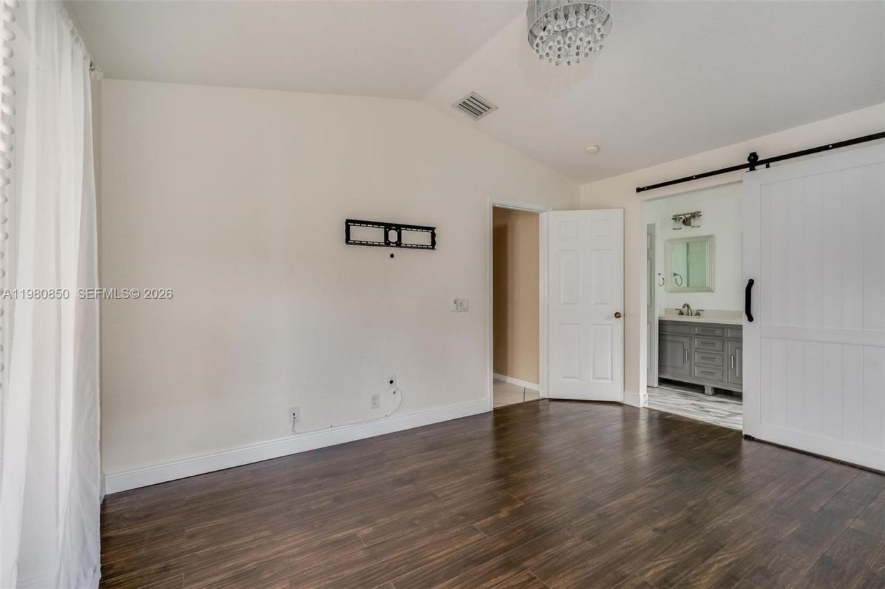 1046 Golden Cane Dr , Weston, FL 33327 Photo