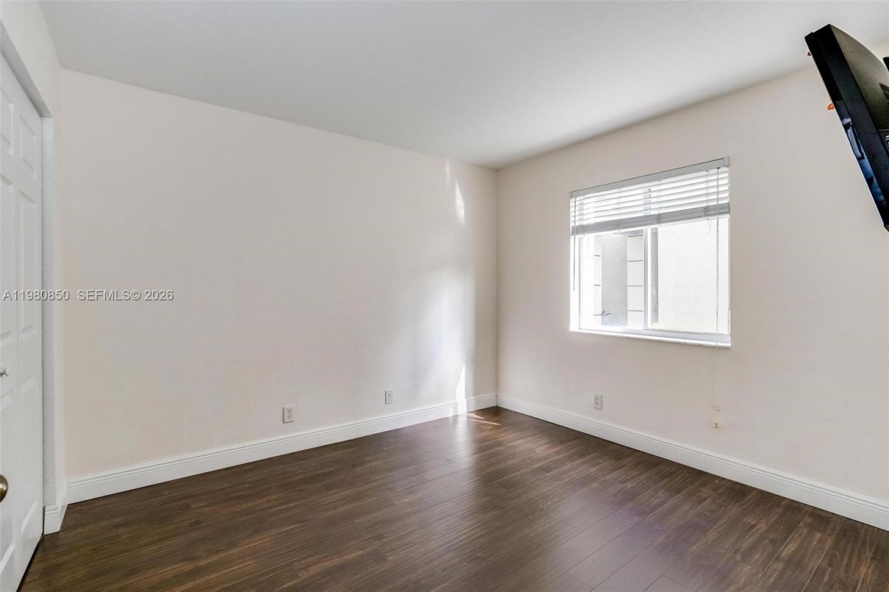 1046 Golden Cane Dr , Weston, FL 33327 Photo