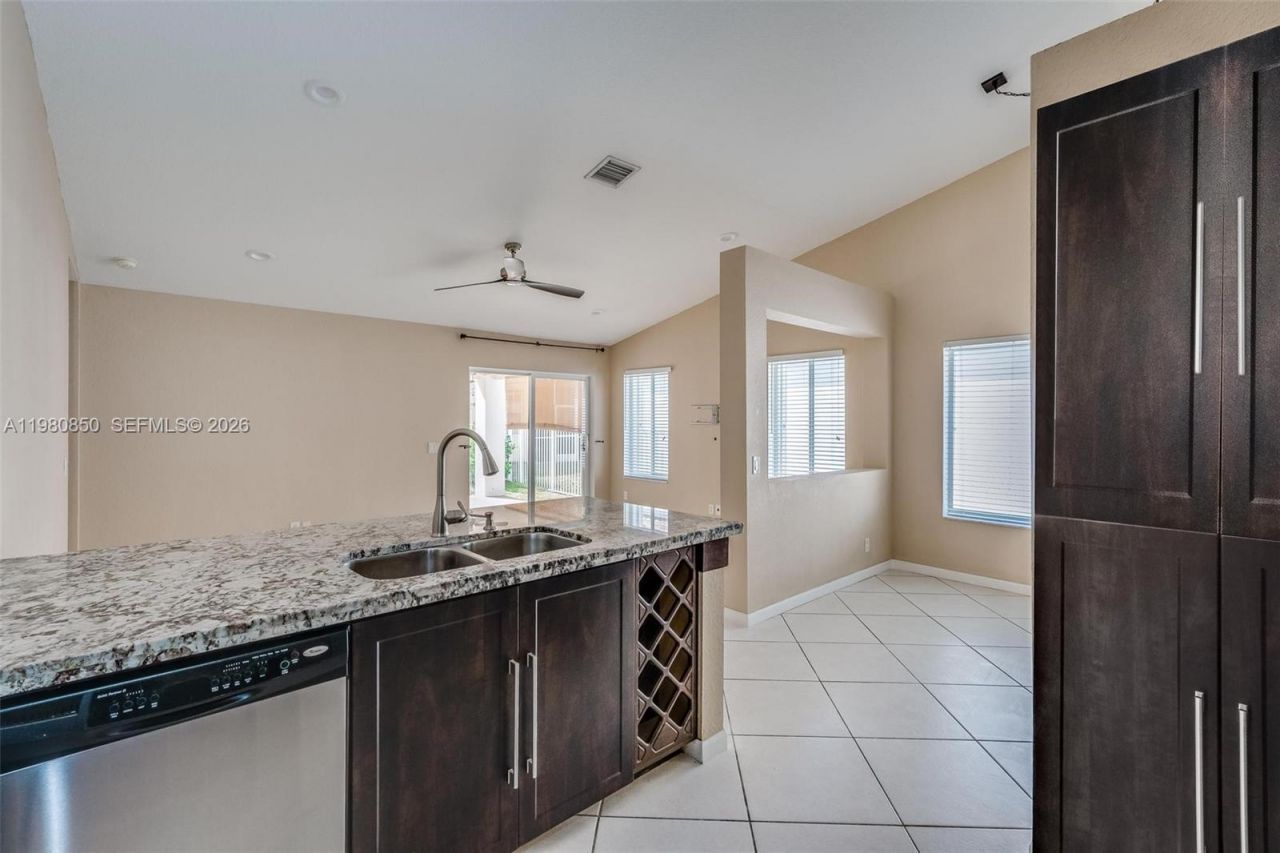 1046 Golden Cane Dr , Weston, FL 33327 Photo