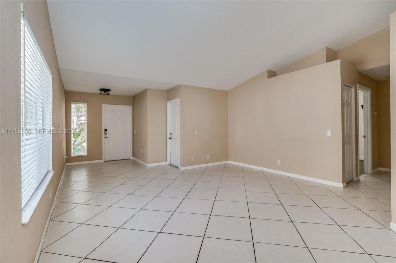 1046 Golden Cane Dr , Weston, FL 33327 Photo