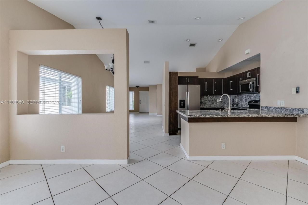 1046 Golden Cane Dr , Weston, FL 33327 Photo