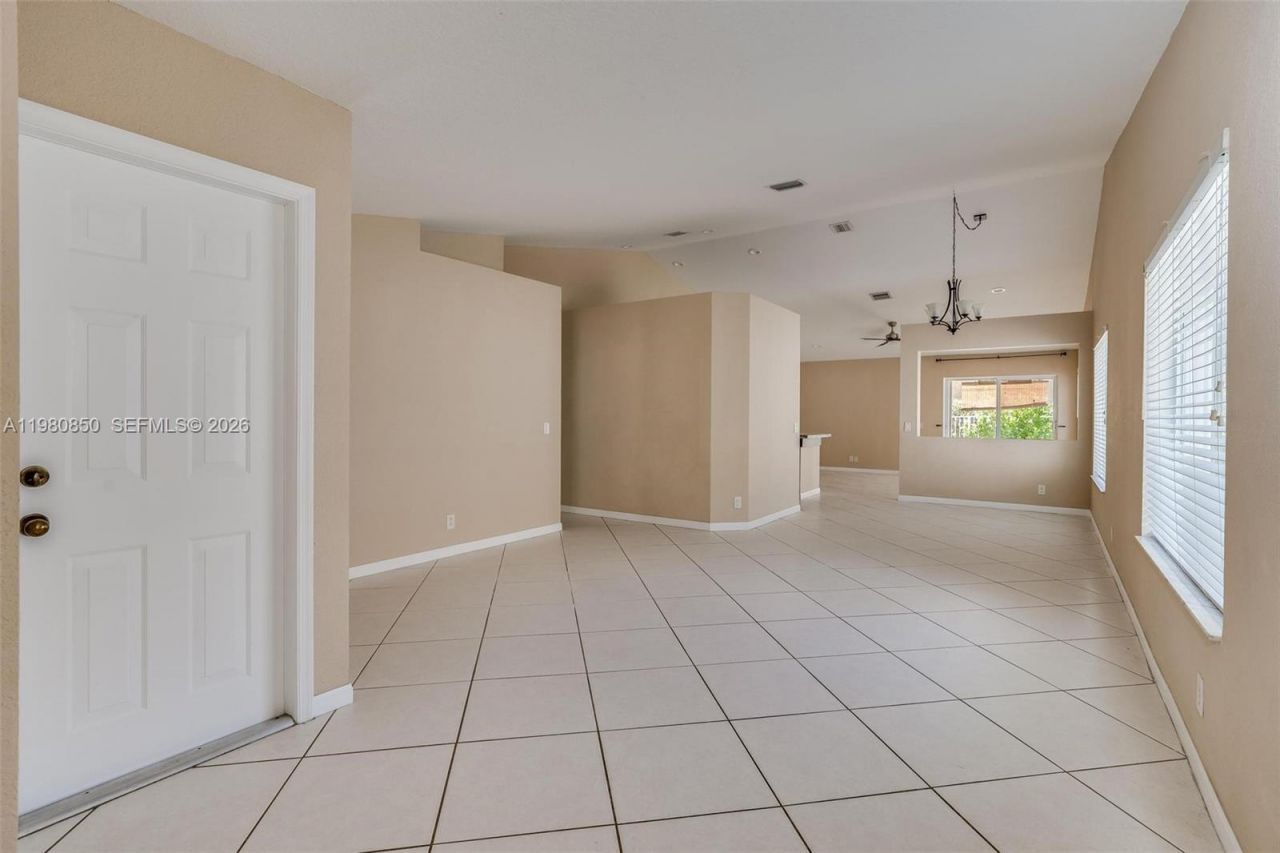 1046 Golden Cane Dr , Weston, FL 33327 Photo