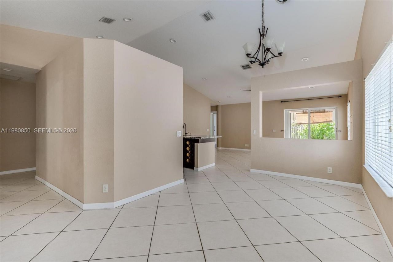 1046 Golden Cane Dr , Weston, FL 33327 Photo