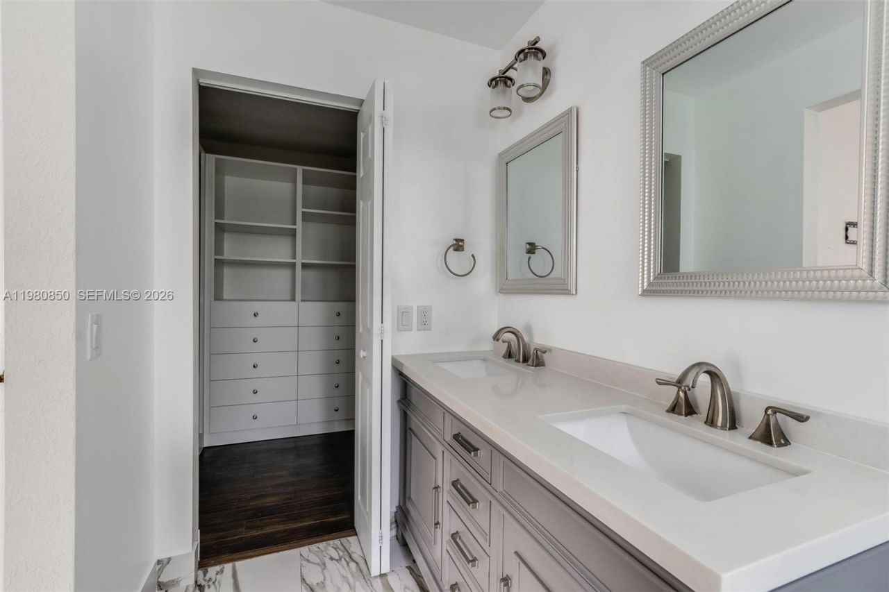 1046 Golden Cane Dr , Weston, FL 33327 Photo