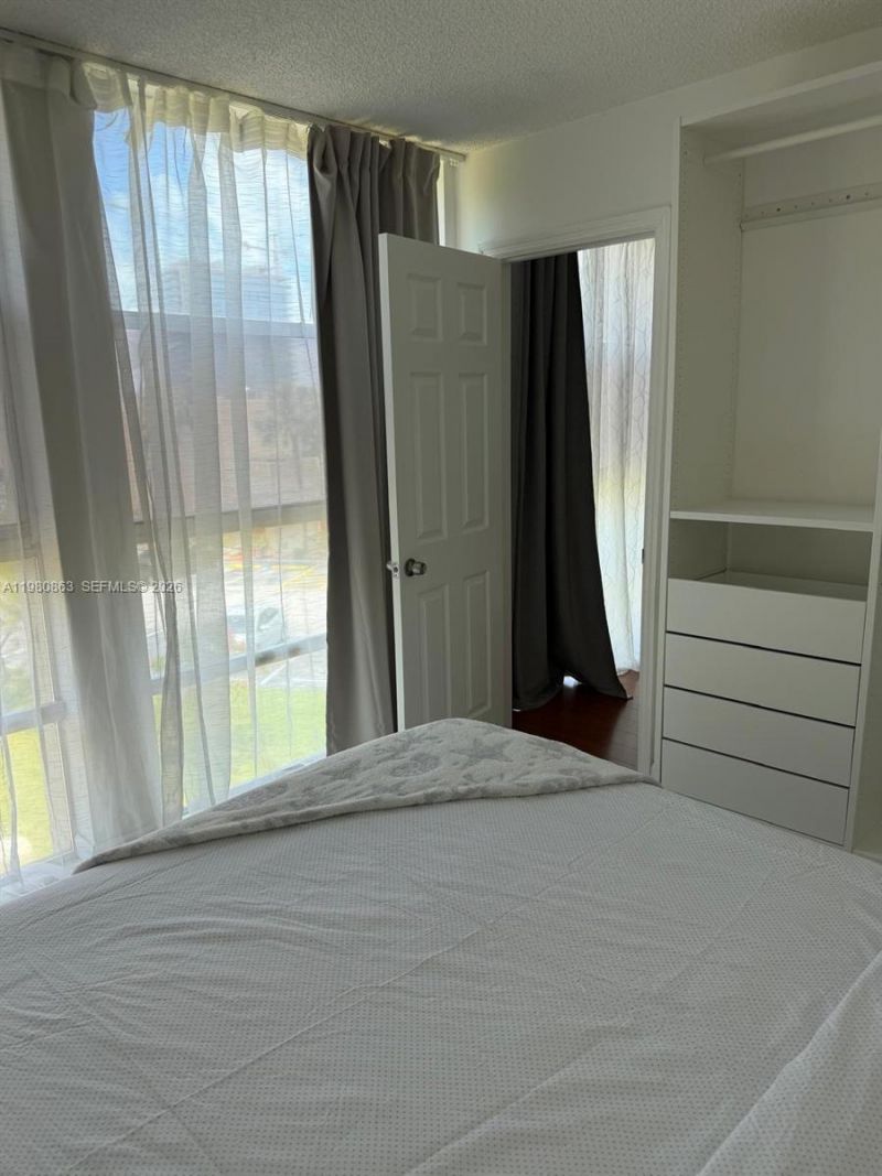 851 Three Islands Blvd, Unit 308, Hallandale Beach, FL 33009 Photo