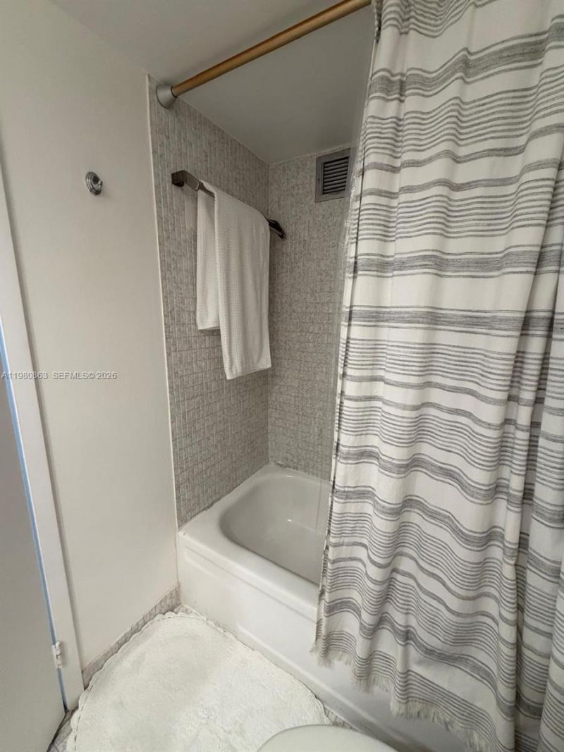 851 Three Islands Blvd, Unit 308, Hallandale Beach, FL 33009 Photo